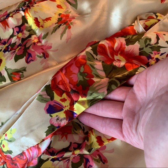 Satin robe - Picture 6 of 6